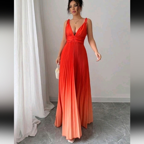 Sleeveless Ombre V Neck Ruched Waist Elegant Romantic Dress For Women - Picture 3 of 4